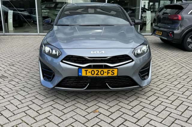 Kia Proceed (2023) thumbnail 3