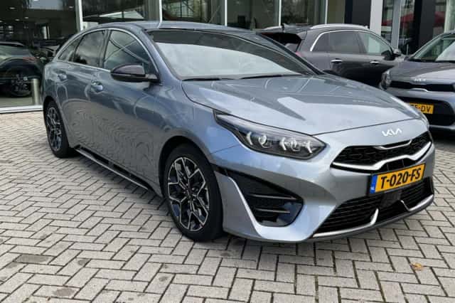 Kia Proceed (2023) thumbnail 4
