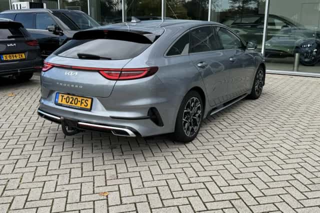 Kia Proceed (2023) thumbnail 5