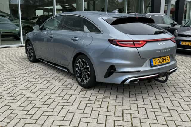 Kia Proceed (2023) thumbnail 6