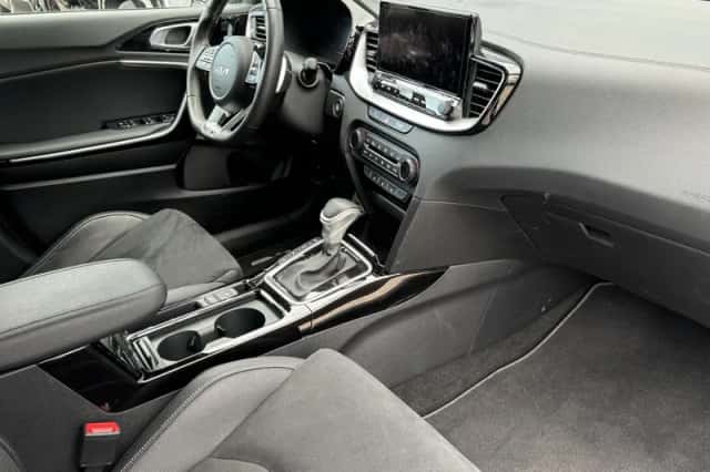 Kia Proceed (2023) thumbnail 10