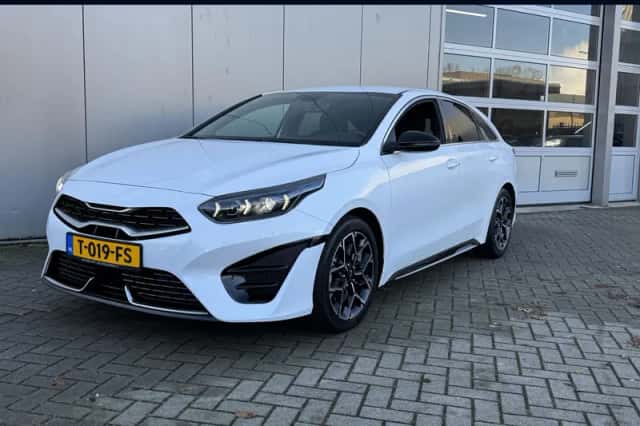 Kia Proceed (2023) thumbnail 1