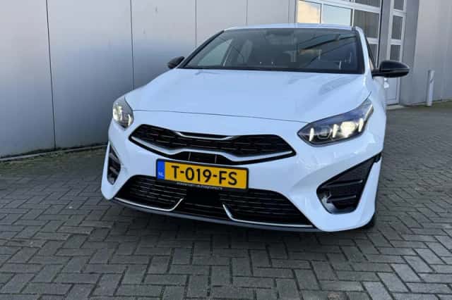 Kia Proceed (2023) thumbnail 2
