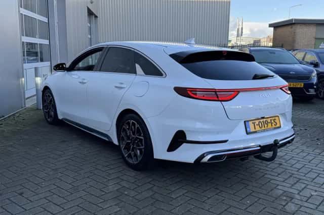 Kia Proceed (2023) thumbnail 4