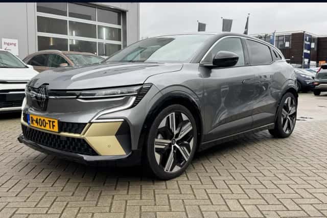 Renault Mégane E-Tech (2022) thumbnail 1