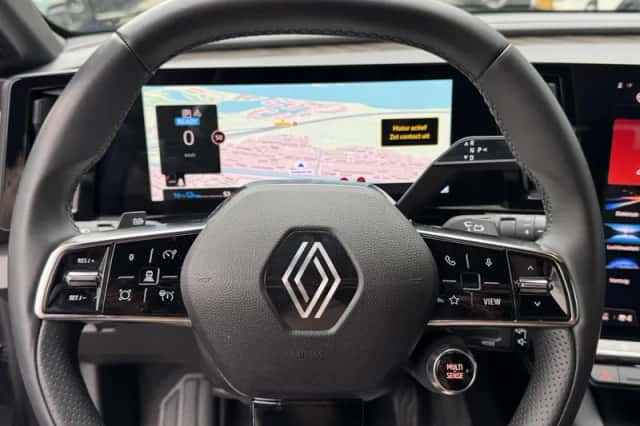 Renault Mégane E-Tech (2022) thumbnail 15