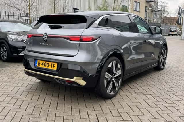Renault Mégane E-Tech (2022) thumbnail 3