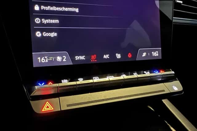 Renault Mégane E-Tech (2022) thumbnail 29