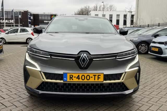 Renault Mégane E-Tech (2022) thumbnail 4