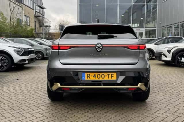 Renault Mégane E-Tech (2022) thumbnail 5