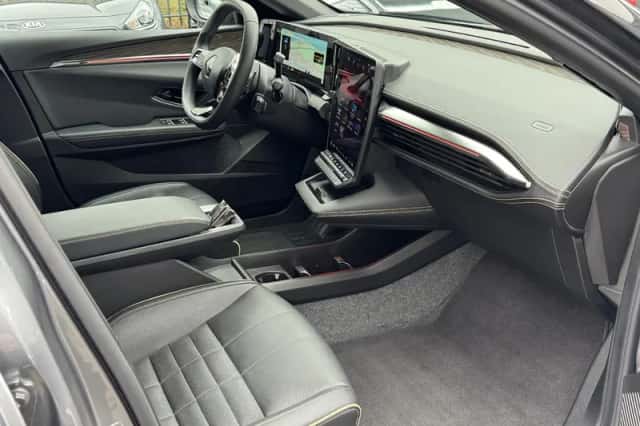 Renault Mégane E-Tech (2022) thumbnail 10