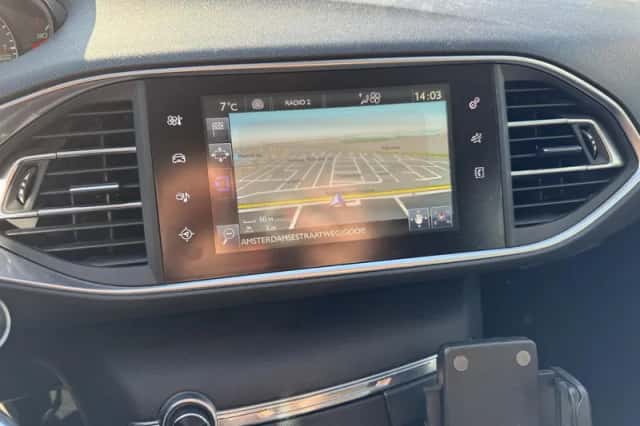 Peugeot 308 (2015) thumbnail 11