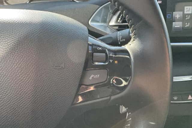 Peugeot 308 (2015) thumbnail 14