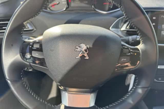 Peugeot 308 (2015) thumbnail 16
