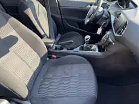 Peugeot 308 (2015) thumbnail 17