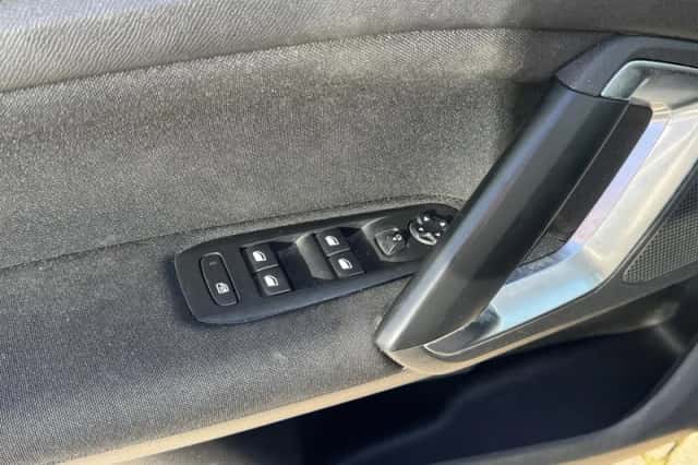Peugeot 308 (2015) thumbnail 23