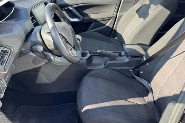 Peugeot 308 (2015) thumbnail 24