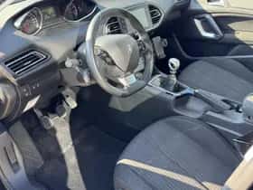 Peugeot 308 (2015) thumbnail 25