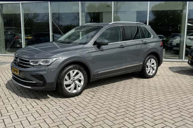 Volkswagen Tiguan (2021) thumbnail 1