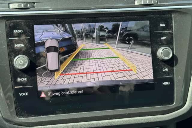 Volkswagen Tiguan (2021) thumbnail 11