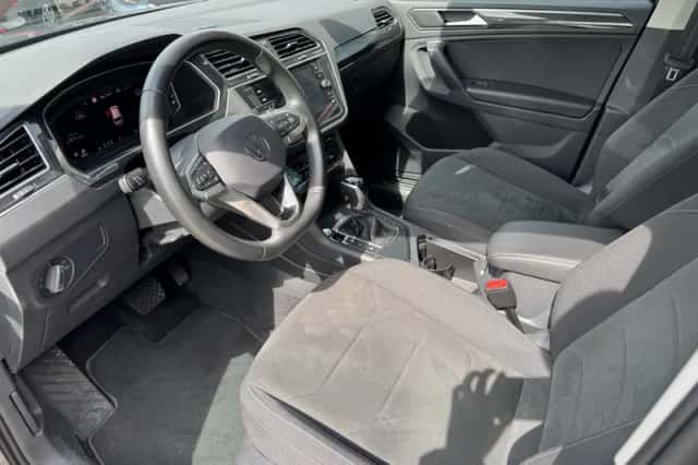 Volkswagen Tiguan (2021) thumbnail 25