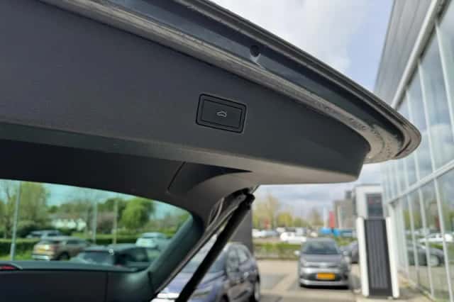 Volkswagen Tiguan (2021) thumbnail 8