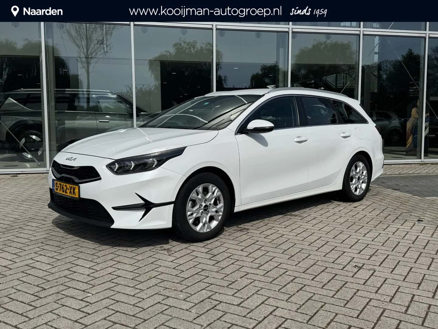 Kia Ceed Sportswagon (2023) — foto 1
