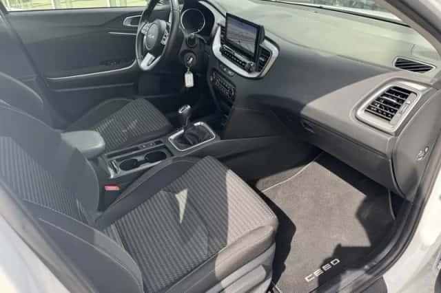Kia Ceed Sportswagon (2023) thumbnail 12