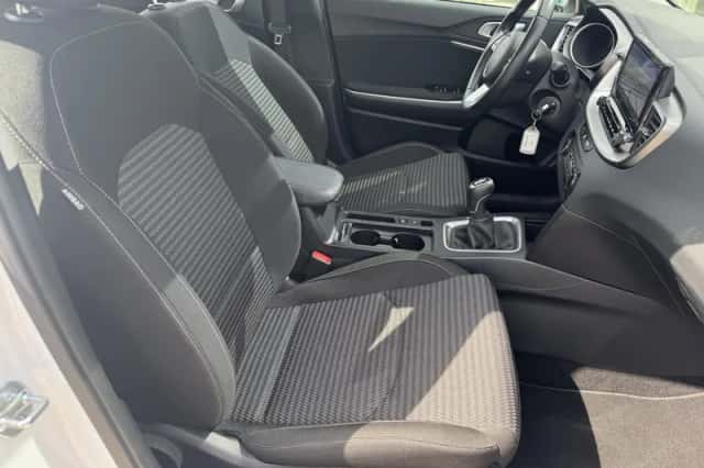 Kia Ceed Sportswagon (2023) thumbnail 13