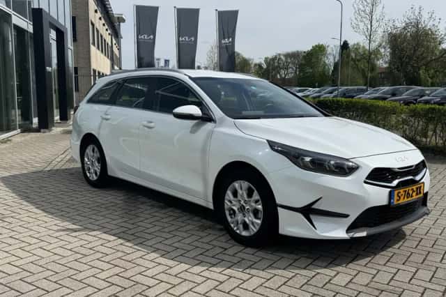 Kia Ceed Sportswagon (2023) thumbnail 3