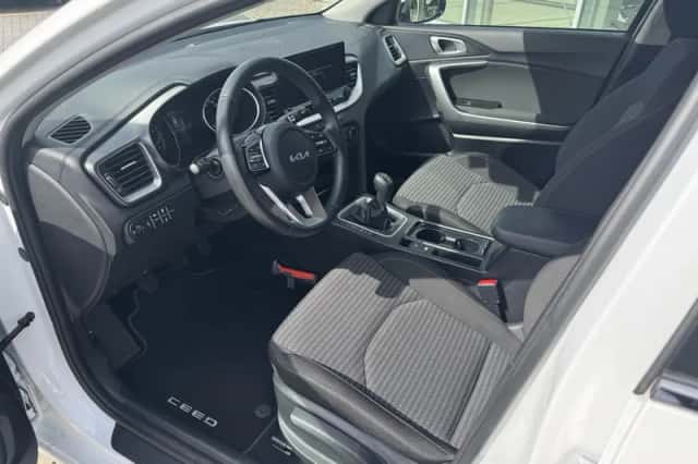 Kia Ceed Sportswagon (2023) thumbnail 24