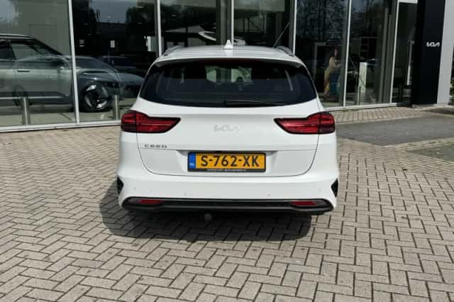 Kia Ceed Sportswagon (2023) thumbnail 5