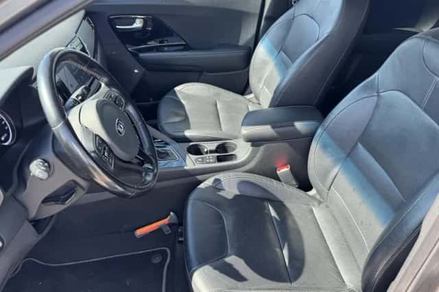 Kia Niro (2017) thumbnail 11