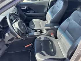 Kia Niro (2017) thumbnail 11