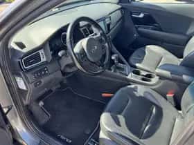 Kia Niro (2017) thumbnail 12