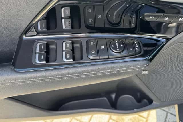 Kia Niro (2017) thumbnail 14