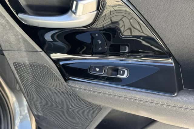 Kia Niro (2017) thumbnail 9