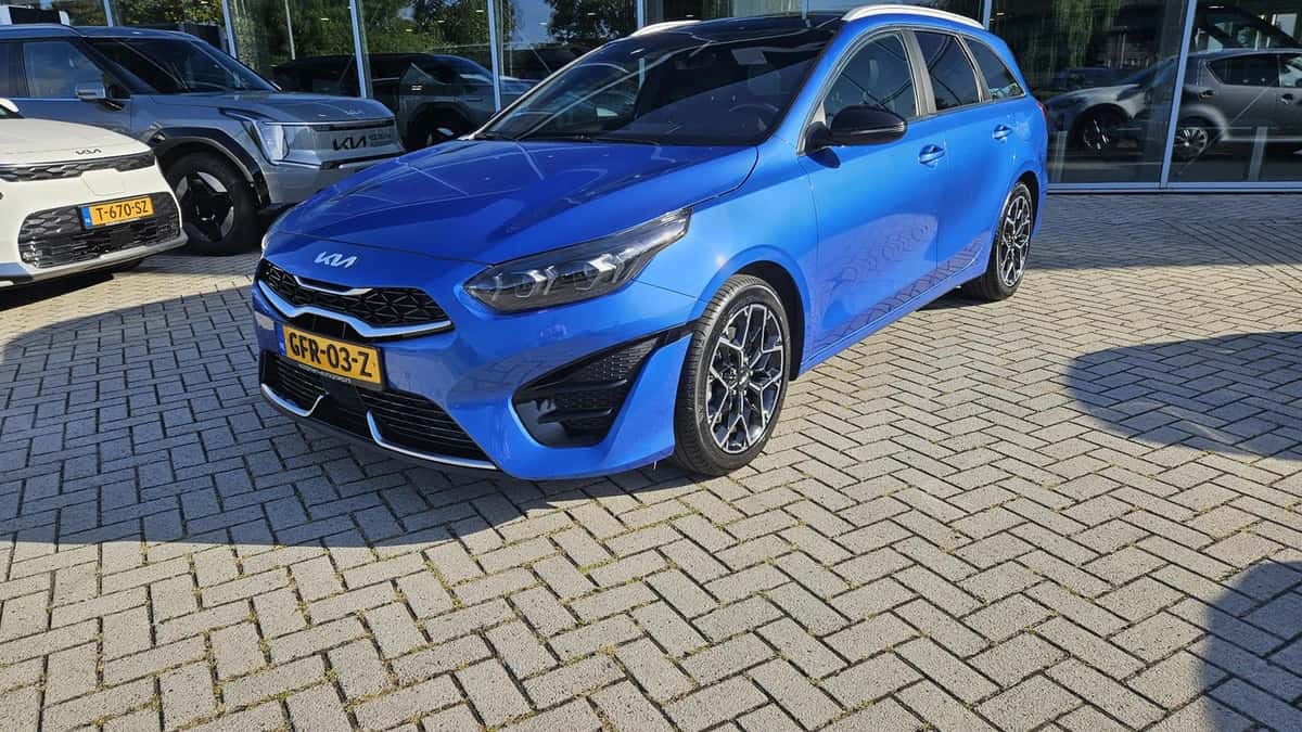 Kia Ceed Sportswagon (2024) — foto 1