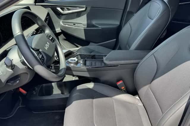 Kia EV6 (2024) thumbnail 8