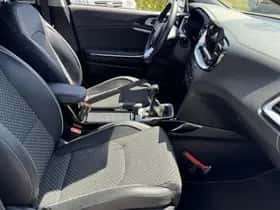 Kia Ceed Sportswagon (2024) thumbnail 23