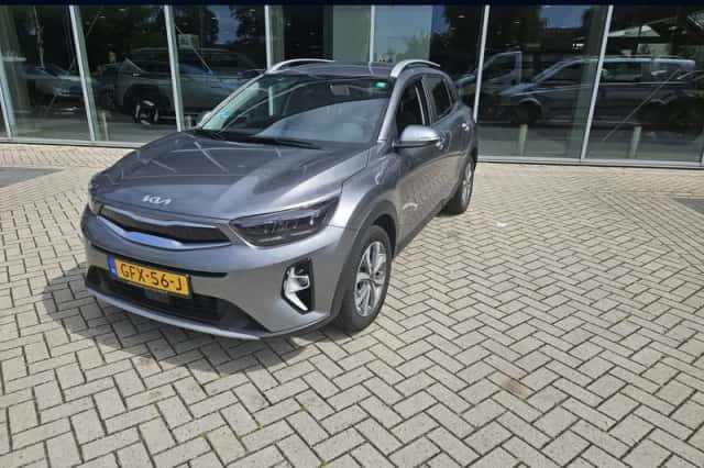 Kia Stonic (2024) thumbnail 1