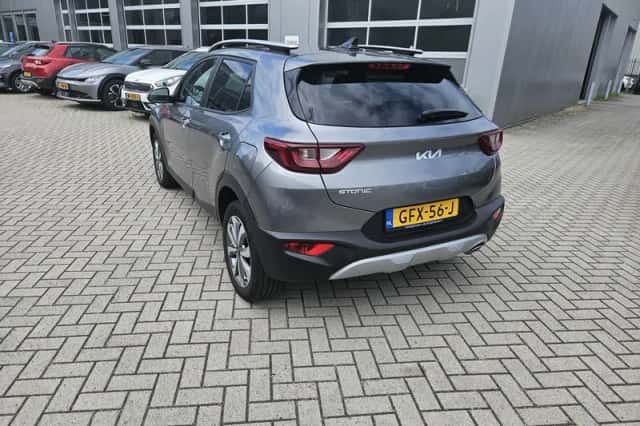 Kia Stonic (2024) thumbnail 3