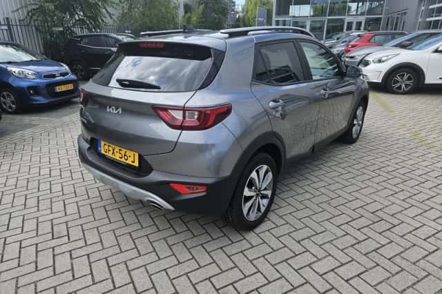 Kia Stonic (2024) thumbnail 4