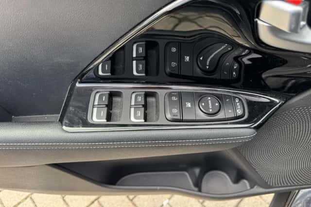 Kia Niro (2019) thumbnail 18