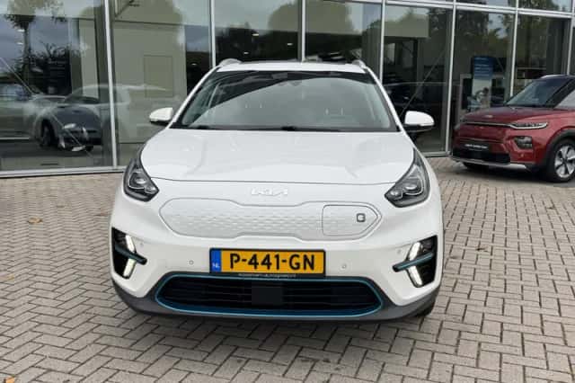 Kia Niro EV (2022) thumbnail 2