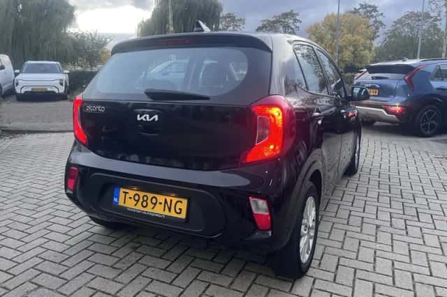 Kia Picanto (2023) thumbnail 2