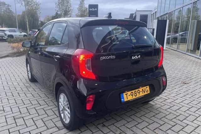 Kia Picanto (2023) thumbnail 3