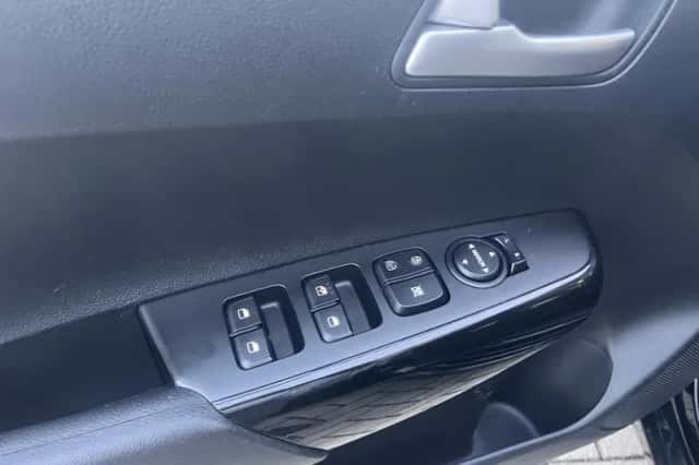 Kia Picanto (2023) thumbnail 5