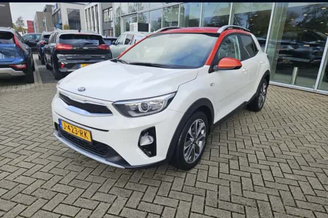 Kia Stonic (2020) thumbnail 1