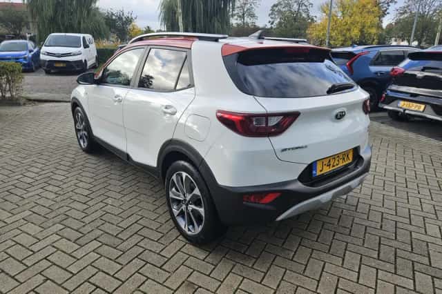 Kia Stonic (2020) thumbnail 2